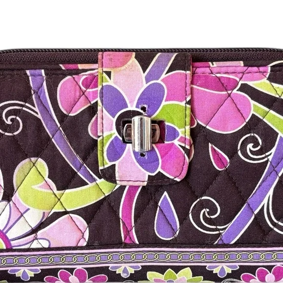 Vera Bradley Floral Retired Turnlock Ziparound Quilted Credit‎ Card Wallet - Picture 10 of 10